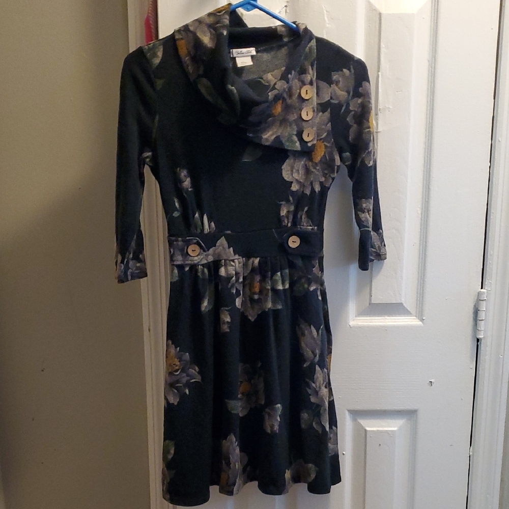 Floral Black Dress with Button Accents And Pockets!!